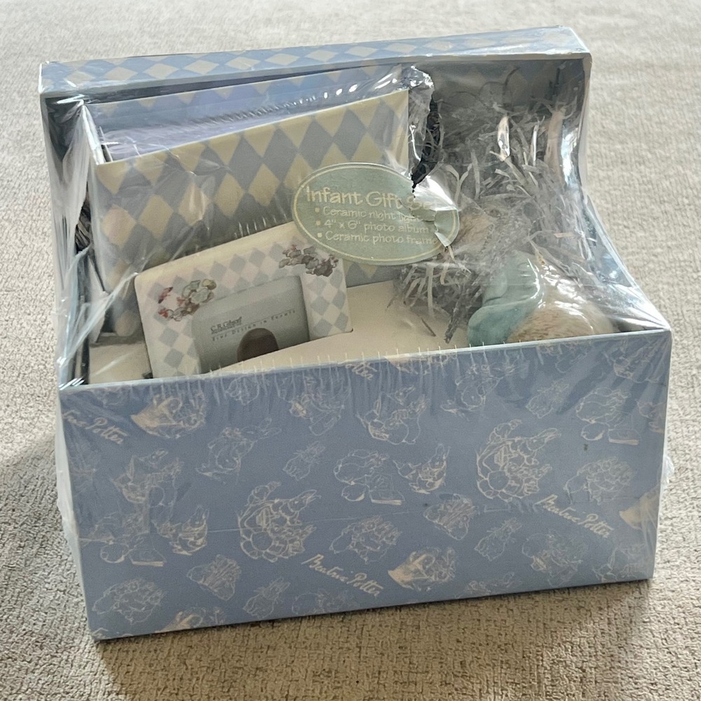 Beatrix Potter Peter Rabbit Baby Keepsake Box Infant Gift Set C.R. Gibson New